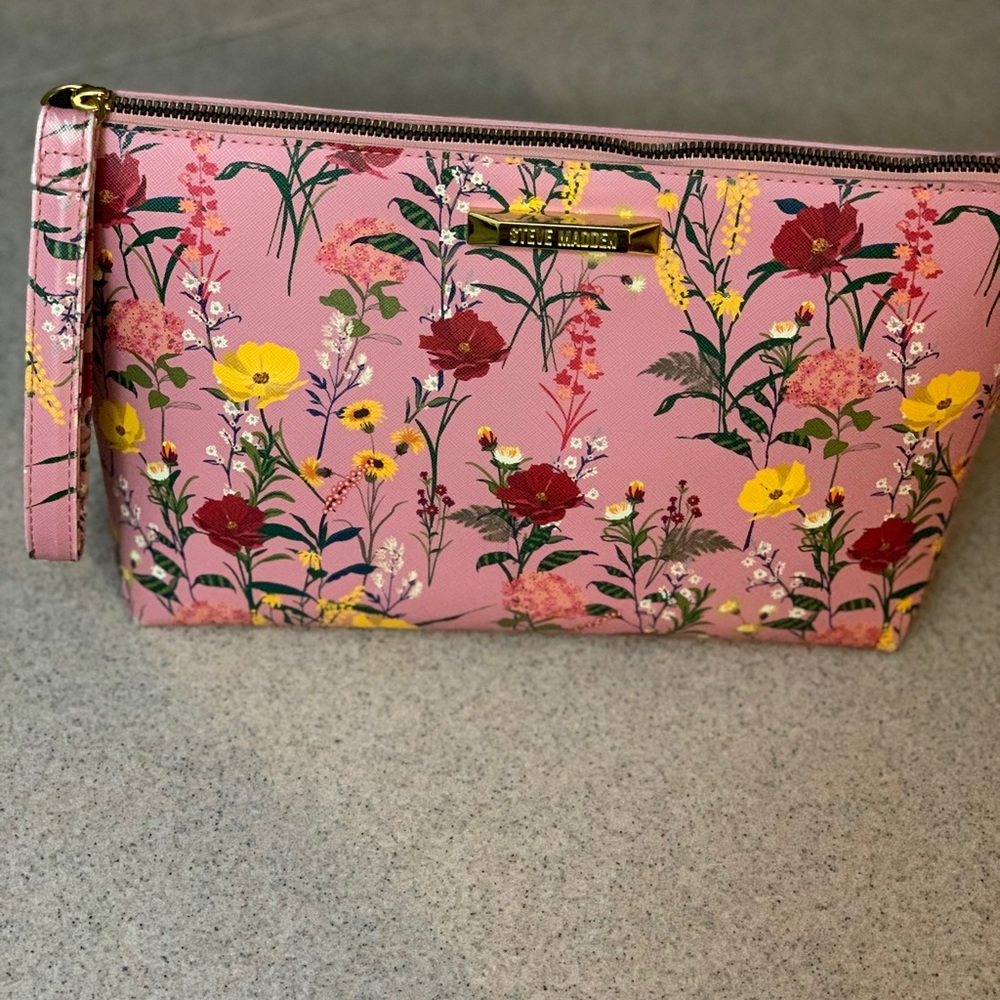 Spring Steve Madden Clutch 🌸